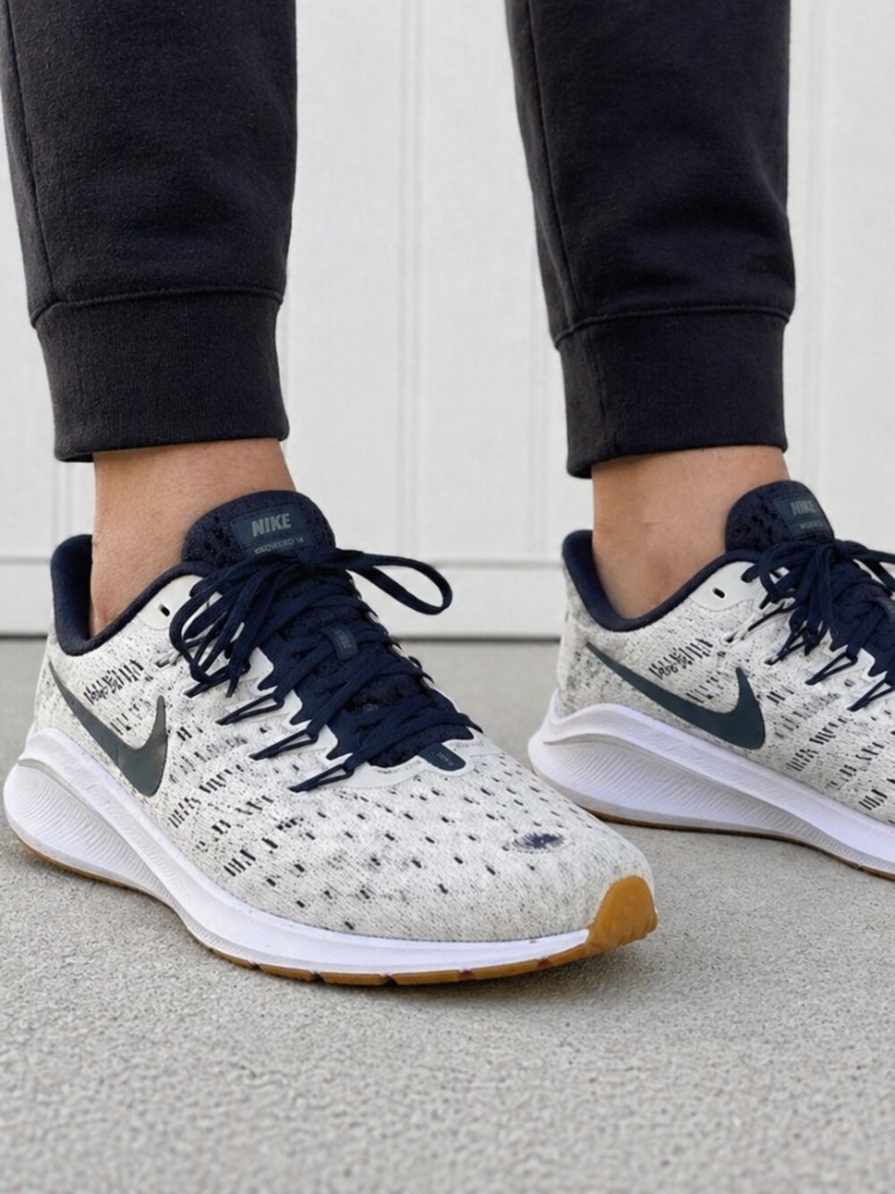 Nike Air Zoom Vomero 14 Men's 11.5 Running Shoes White Navy Gum Sole Athletic Sn